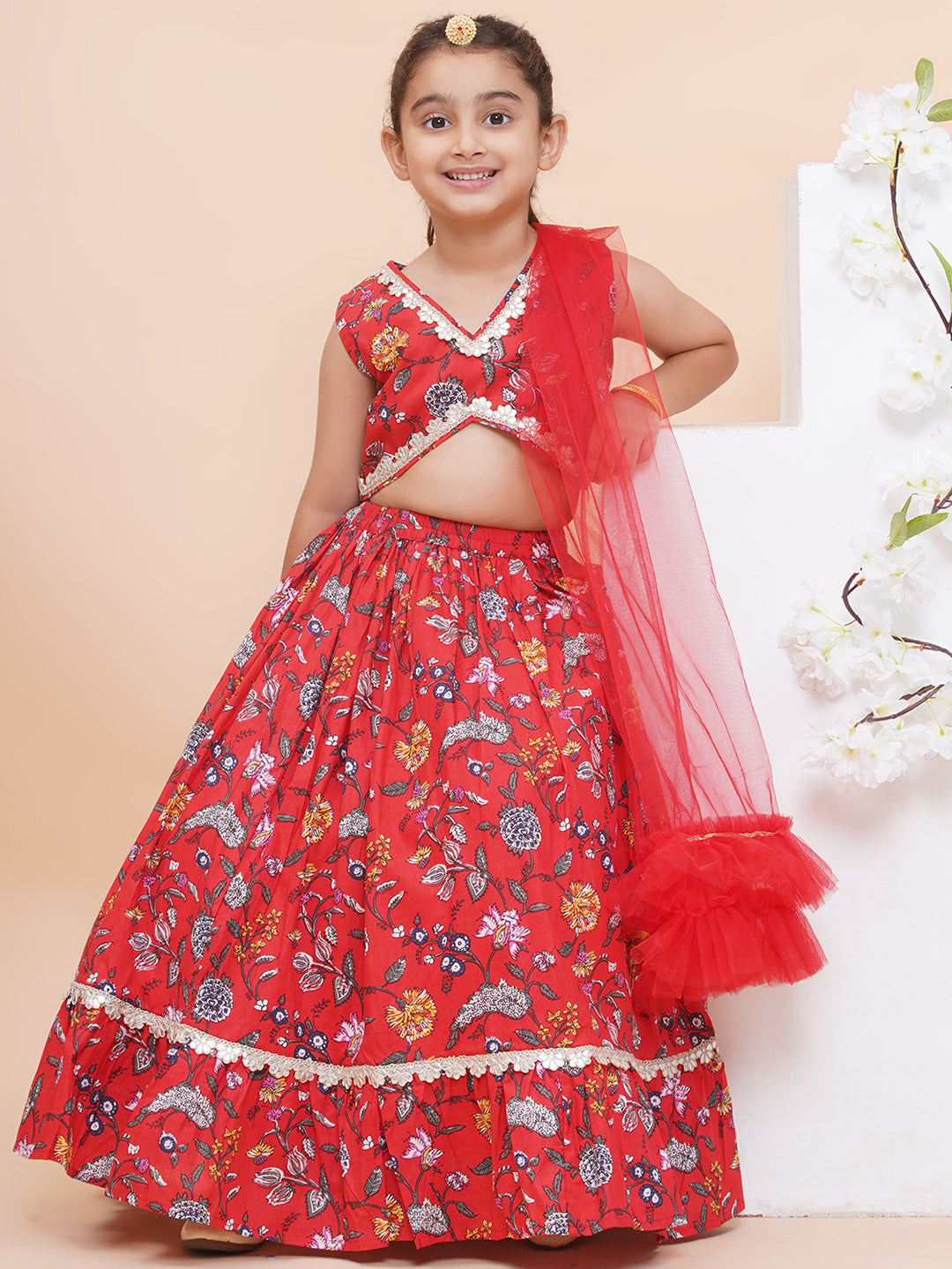 Top 5 Ethnic Outfit Ideas for Girls This Festive Season